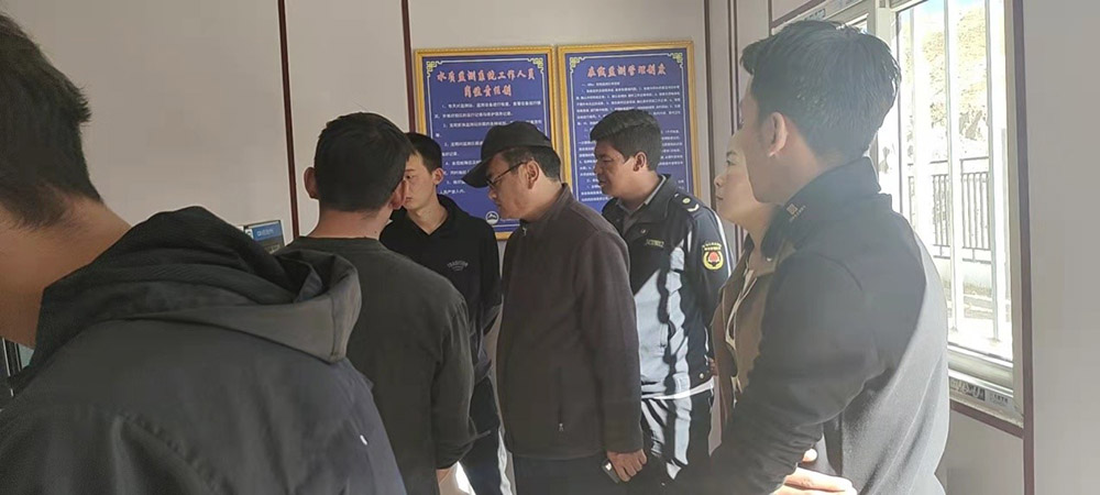 10月21日城管局、環(huán)保局及住建局局長(zhǎng)蒞臨我廠謝通門污水處理廠檢查運(yùn)行情況及了解整改階段。