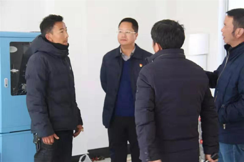 吉隆縣縣委副書記、縣長胡紅等領(lǐng)導班子進行檢查和指導工作