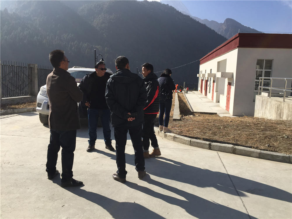 日喀則市環(huán)保督導組蒞臨吉隆縣污水處理廠檢查并指導工作，我吉隆縣環(huán)保局局長和分管縣長熊等領(lǐng)導陪同